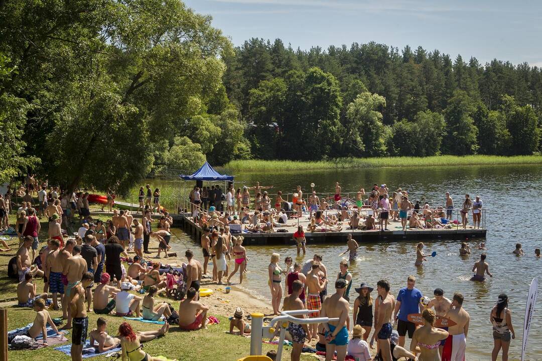 Drakonų valčių lenktynės Zaraso ežere