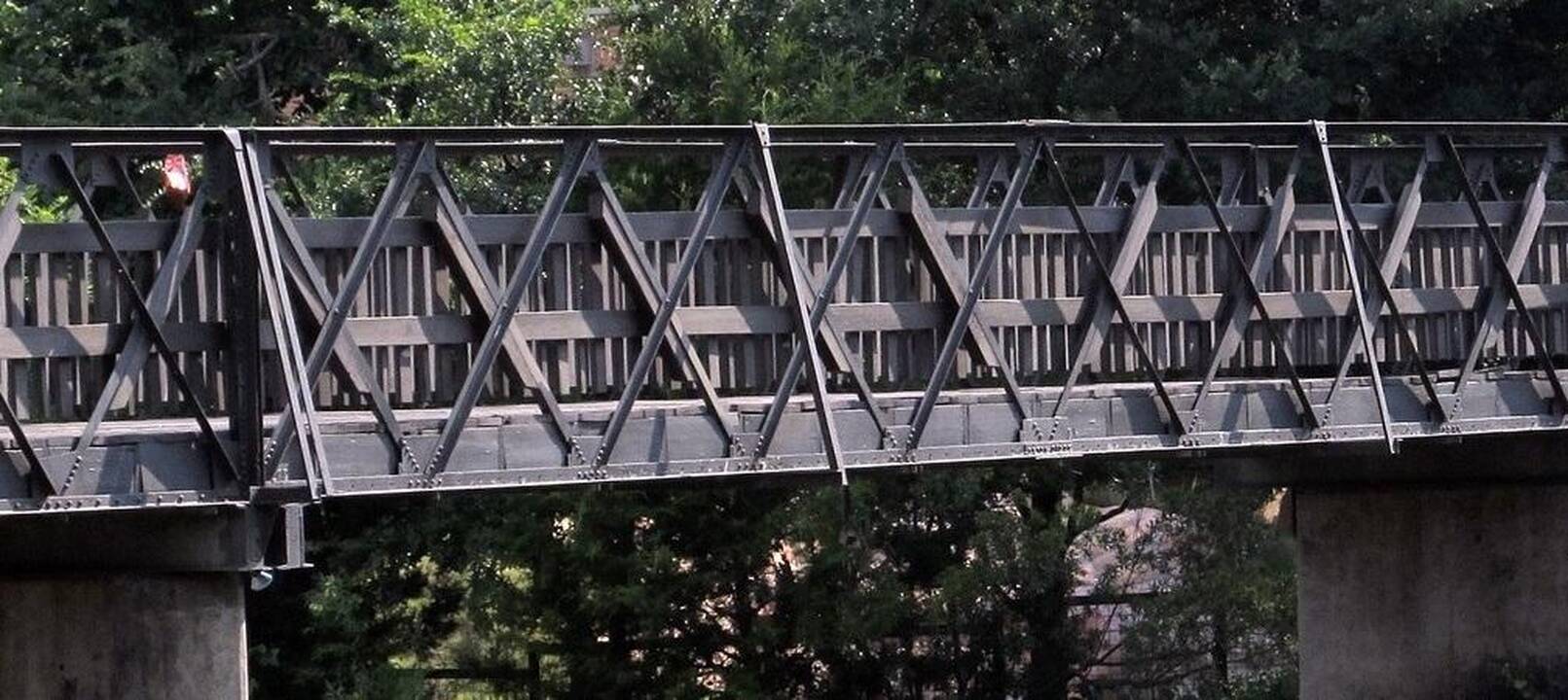 Vilniuje svarstoma demontuoti nenaudojamą Bukčių pėsčiųjų tiltą