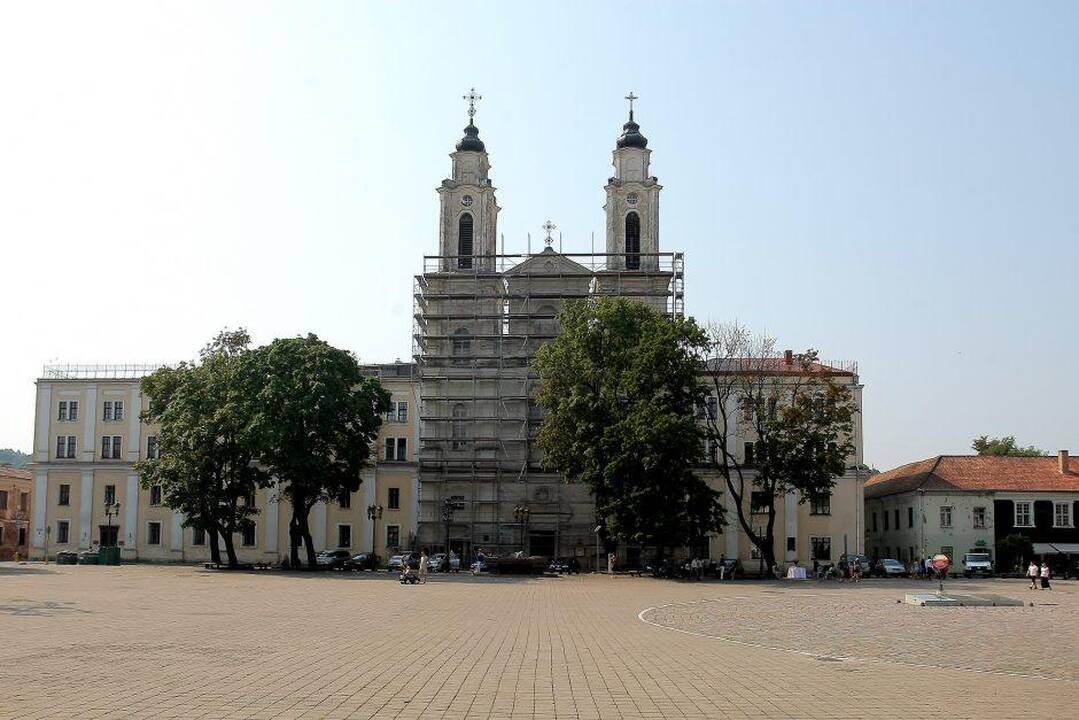 Pradėtos restauruoti Kauno jėzuitų bažnyčios freskos