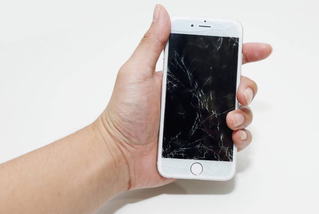 Mobilusis telefonas: brangus, bet nesaugomas