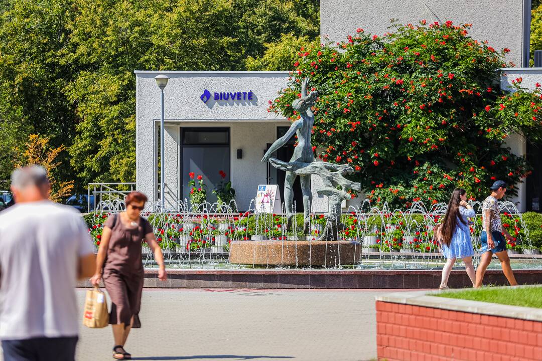 Privalumai: šiandieninė „Versmė“ stebina klientų malonumui kuriamomis aplinkomis, procedūrų gausa, autoriniais ritualais.