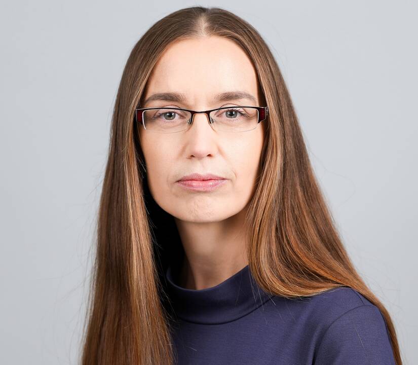 Savitai: pasitelkdamas humorą ir taip mėgstamas absurdiškas situacijas, rašytojas T.Dirgėla sukūrė jautrią istoriją apie šeimą ir tėvų skyrybas.