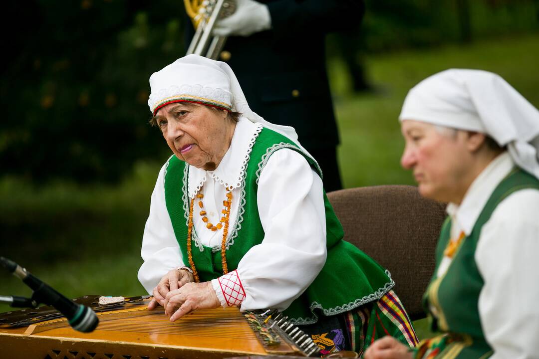 Kaune atidengtas paminklas P. Dauniui