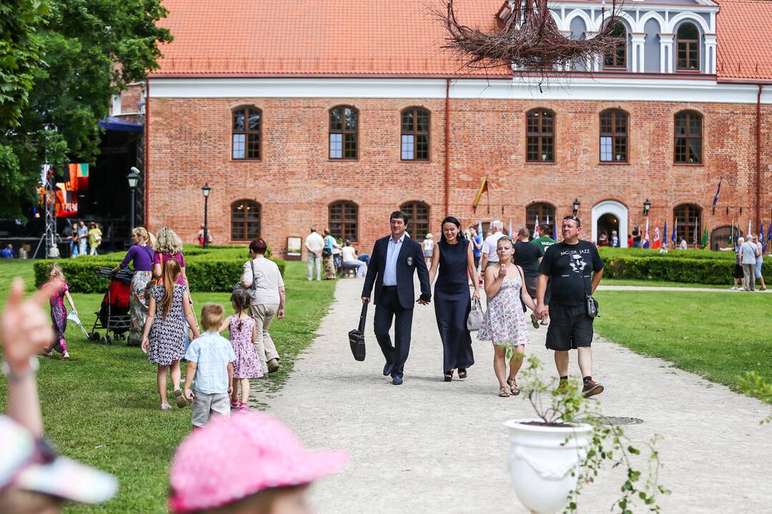 Valstybės gimtadienio šventė Raudondvaryje