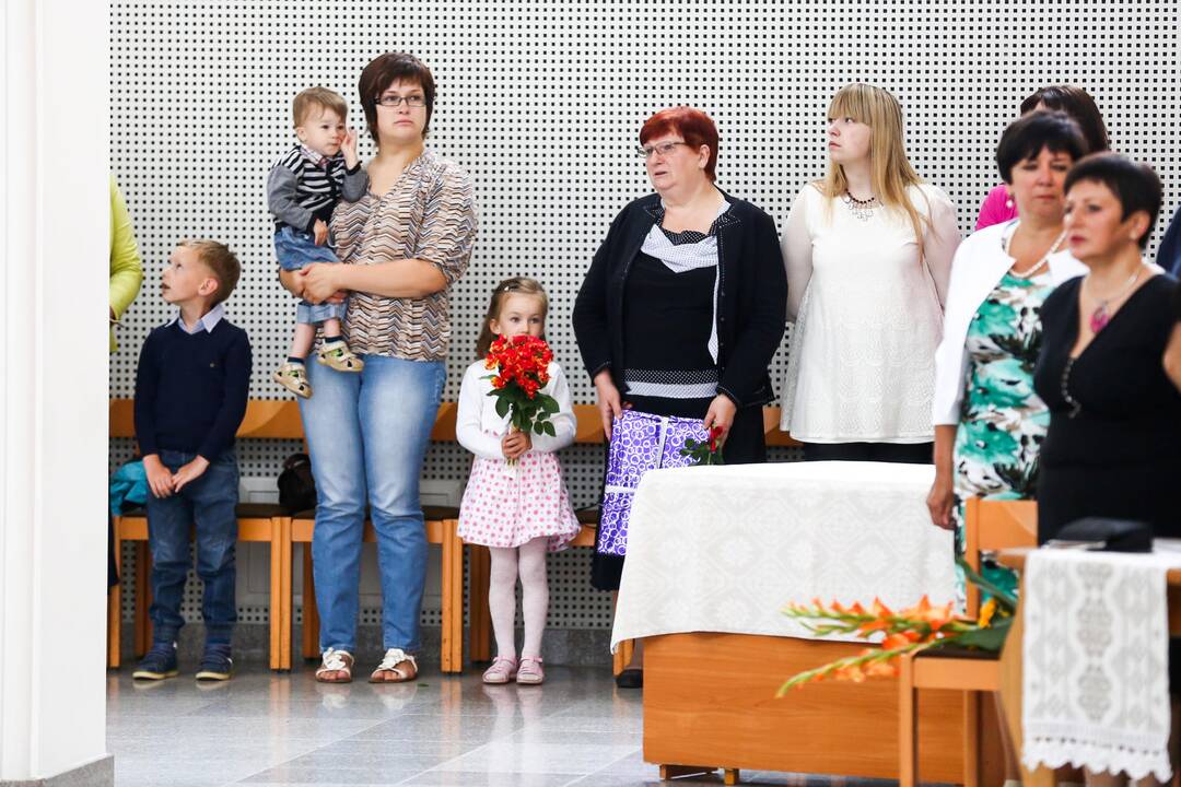 "Saulės" gimnazijos abiturientams įteikti brandos atestatai