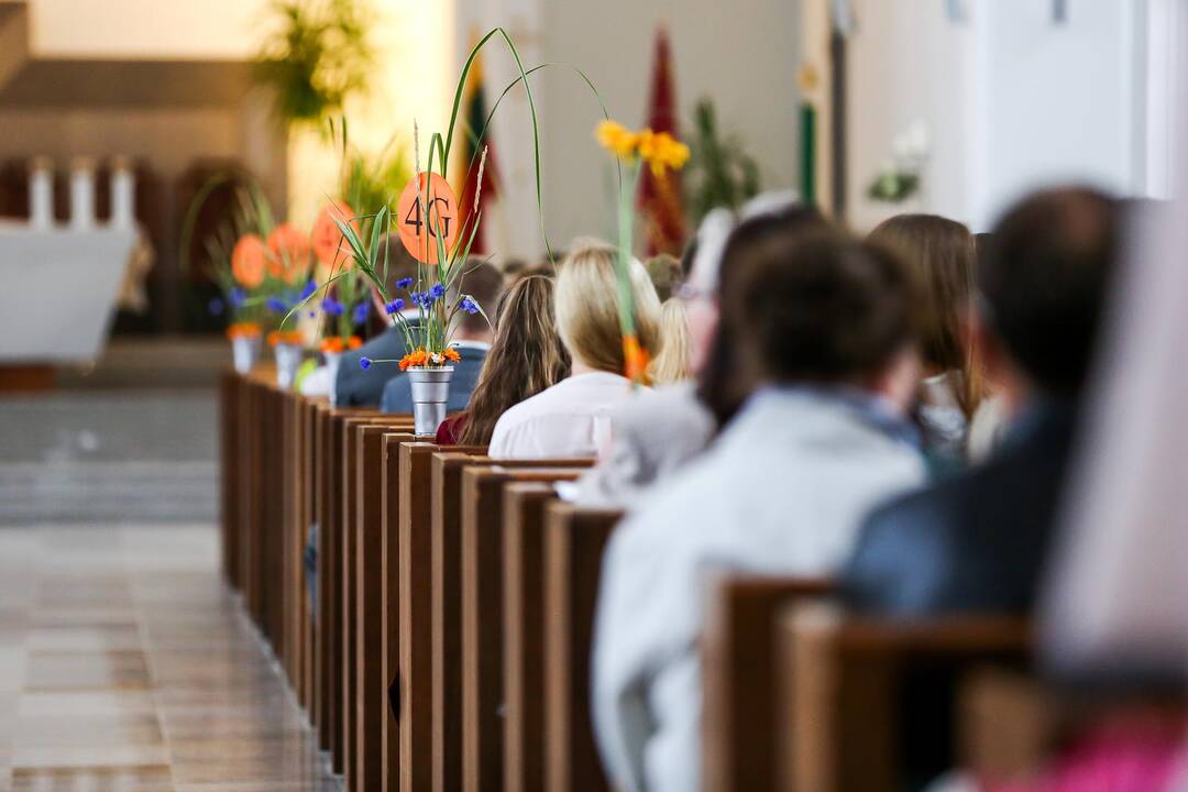 "Saulės" gimnazijos abiturientams įteikti brandos atestatai