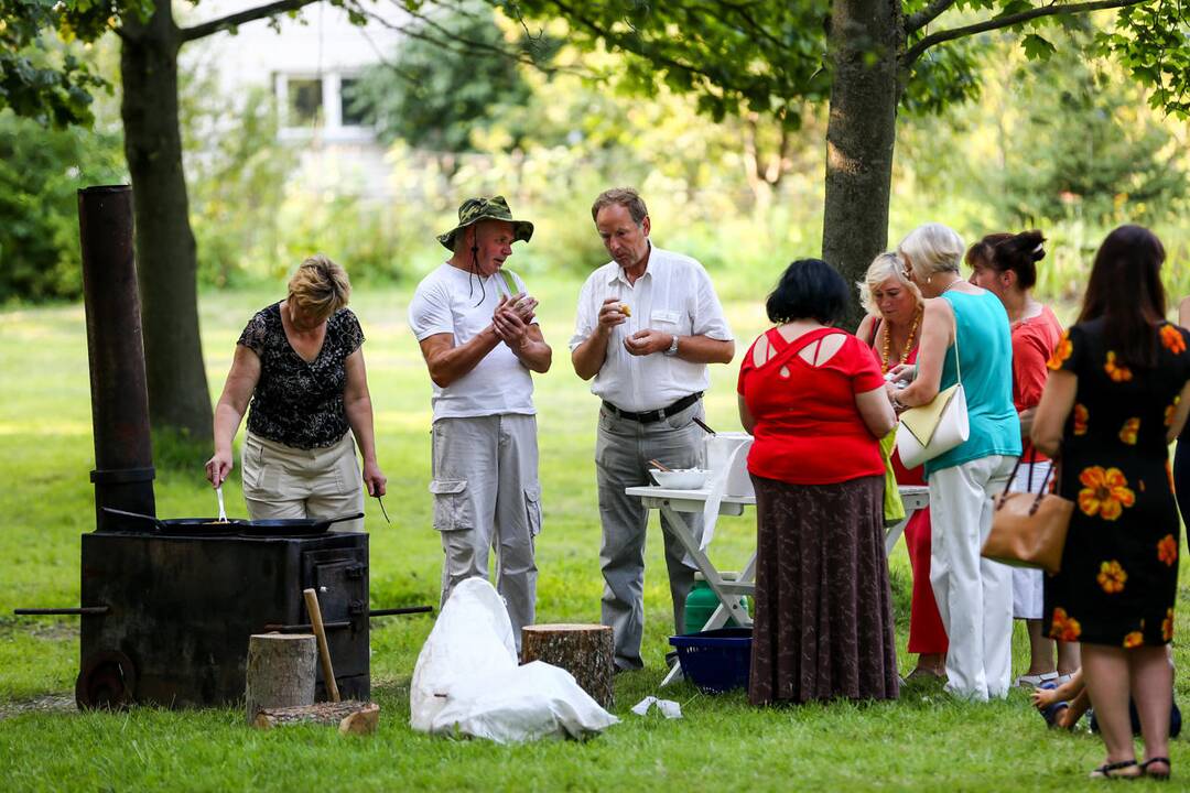 Naugardiškių parke pagerbtos Onos