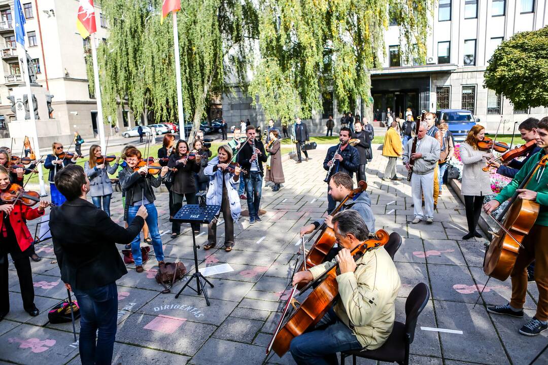 Kauno simfoninio orkestro pasirodymas Laisvės alėjoje