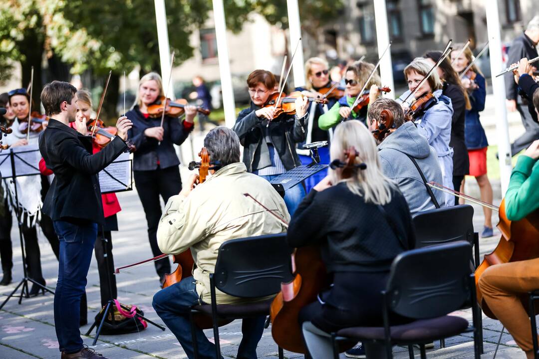 Kauno simfoninio orkestro pasirodymas Laisvės alėjoje