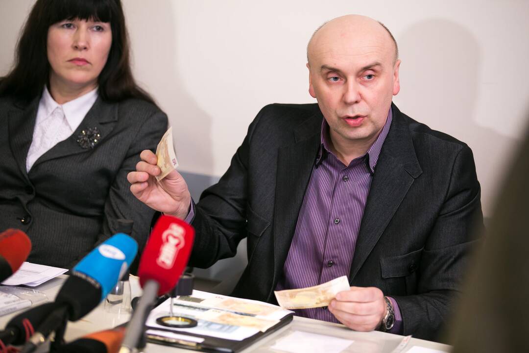Spaudos konferencija dėl padirbtų eurų