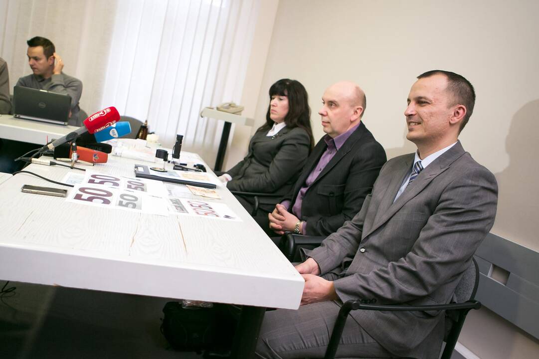 Spaudos konferencija dėl padirbtų eurų