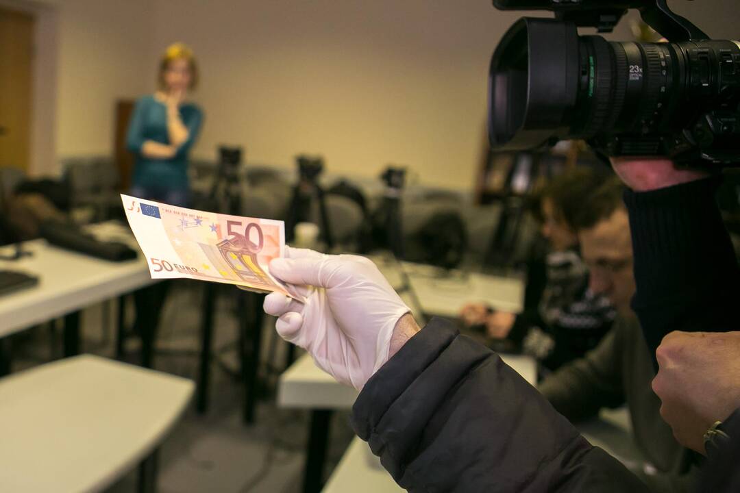 Spaudos konferencija dėl padirbtų eurų