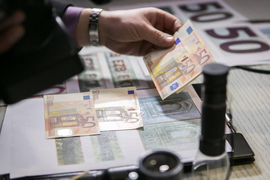 Spaudos konferencija dėl padirbtų eurų