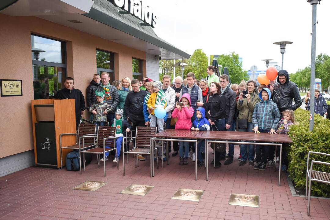 Žvaigždžių alėjoje įspaustas G. Krapiko delnas