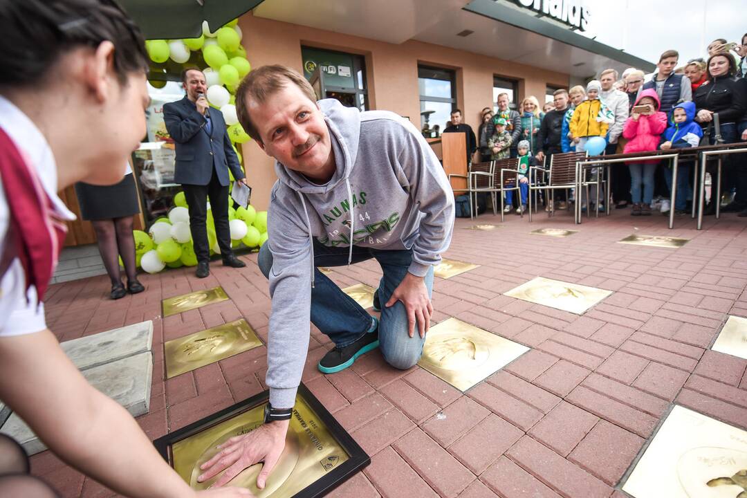 Žvaigždžių alėjoje įspaustas G. Krapiko delnas