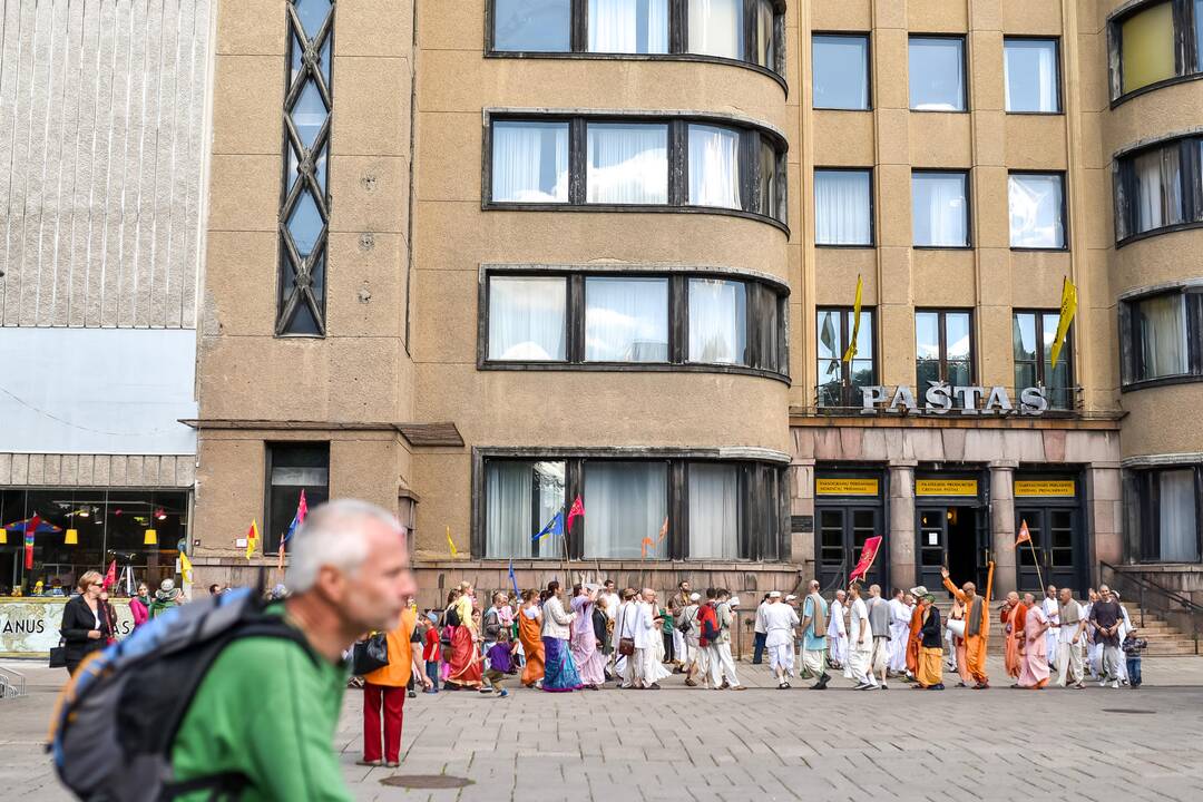 Krišnaitai mini Visatos valdovo vežimo šventę