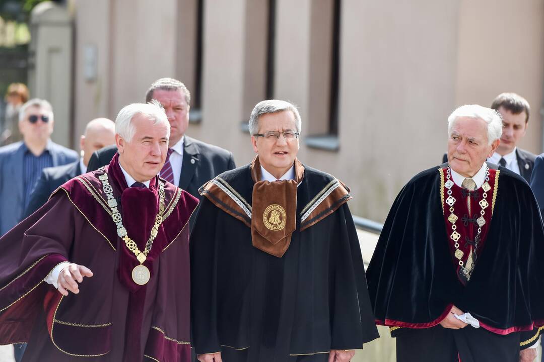 B. Komorowskiui suteiktas VDU Garbės daktaro vardas