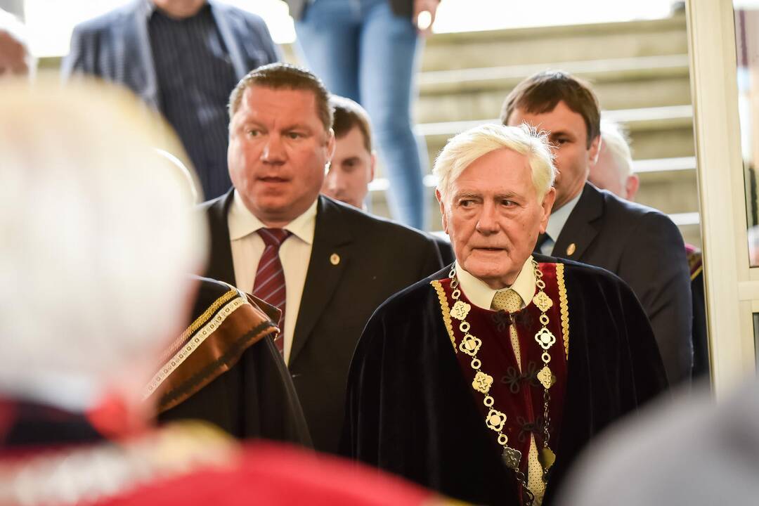 B. Komorowskiui suteiktas VDU Garbės daktaro vardas
