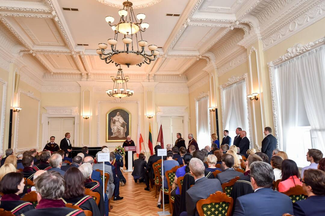 B. Komorowskiui suteiktas VDU Garbės daktaro vardas