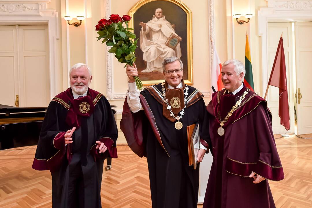 B. Komorowskiui suteiktas VDU Garbės daktaro vardas
