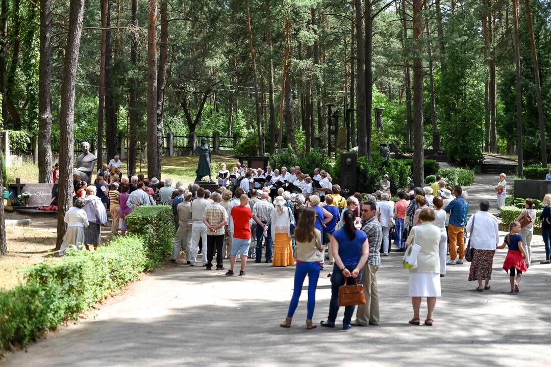 S. Nėries 70-ųjų mirties metinių minėjimas