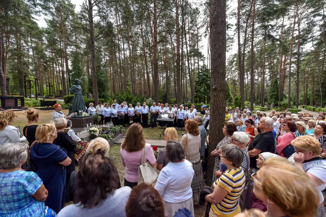 S. Nėries 70-ųjų mirties metinių minėjimas