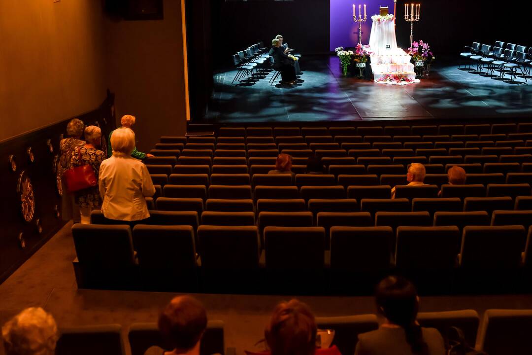 Atsisveikinimas su L. Zelčiumi Nacionaliniame Kauno dramos teatre