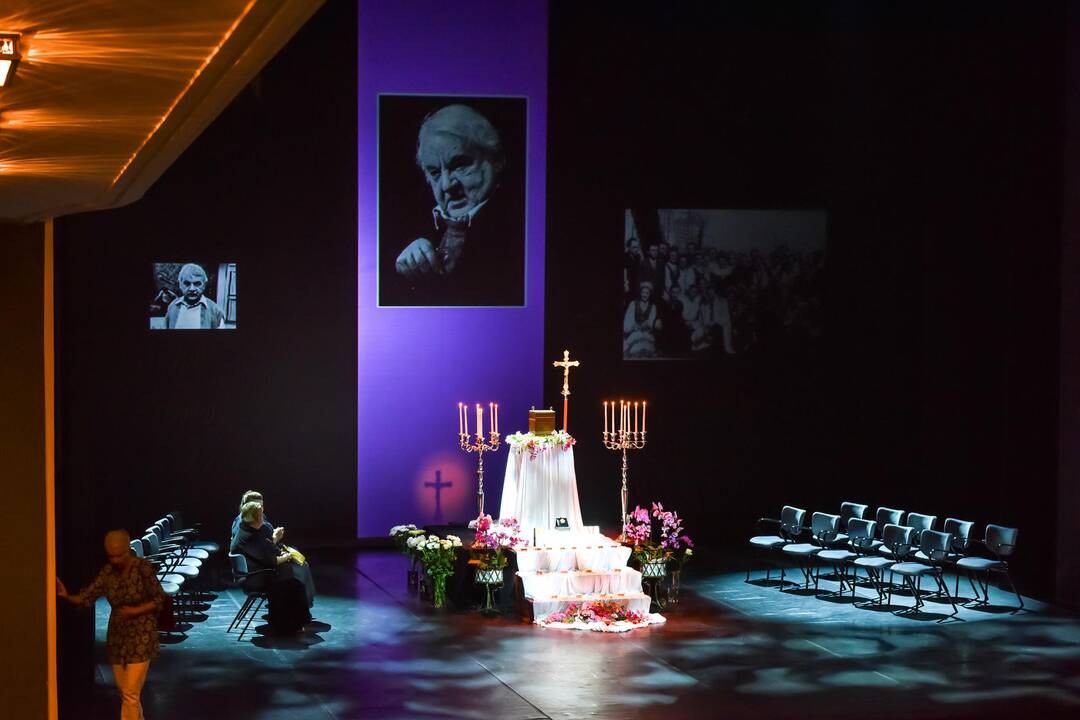Atsisveikinimas su L. Zelčiumi Nacionaliniame Kauno dramos teatre