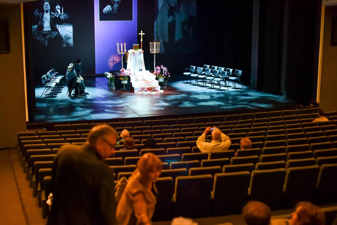 Atsisveikinimas su L. Zelčiumi Nacionaliniame Kauno dramos teatre