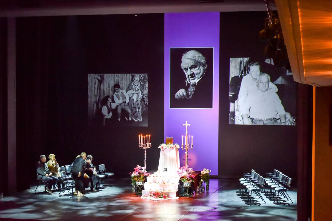 Atsisveikinimas su L. Zelčiumi Nacionaliniame Kauno dramos teatre