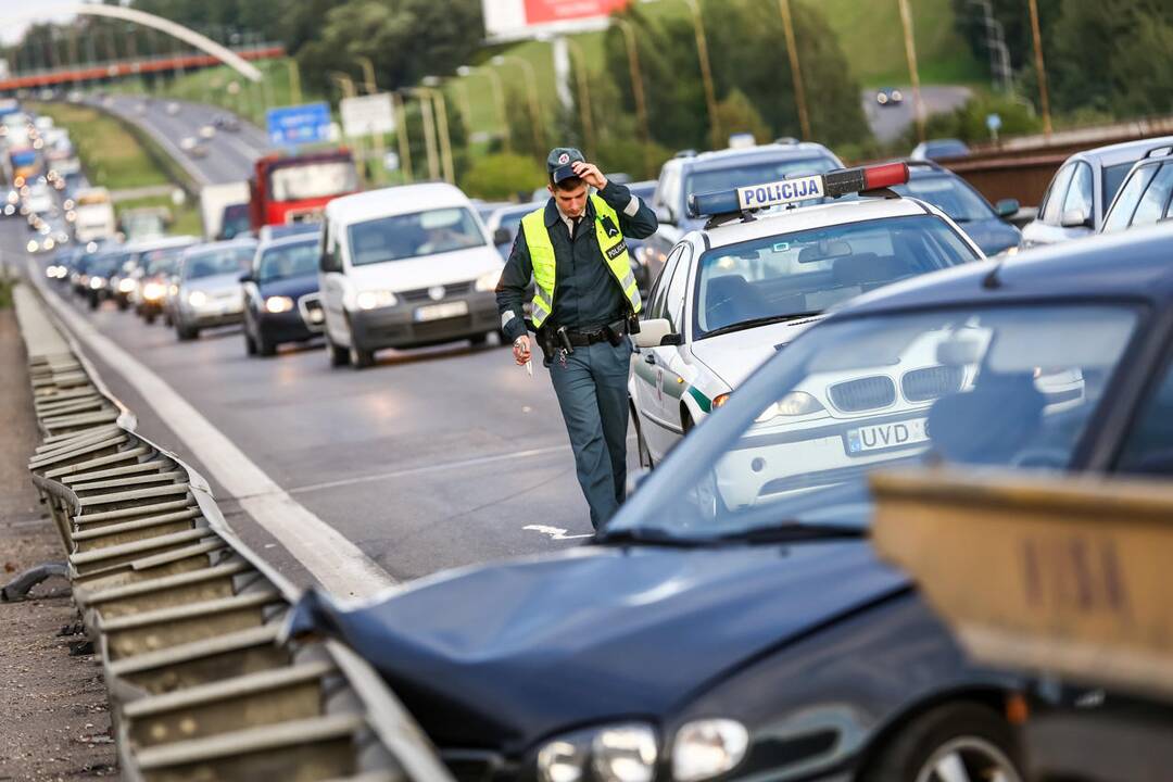 Avarija autostradoje sutrikdė eismą
