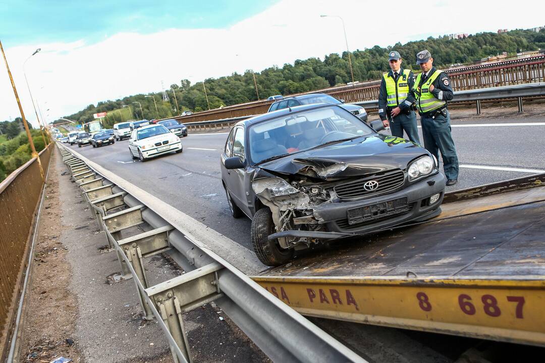 Avarija autostradoje sutrikdė eismą