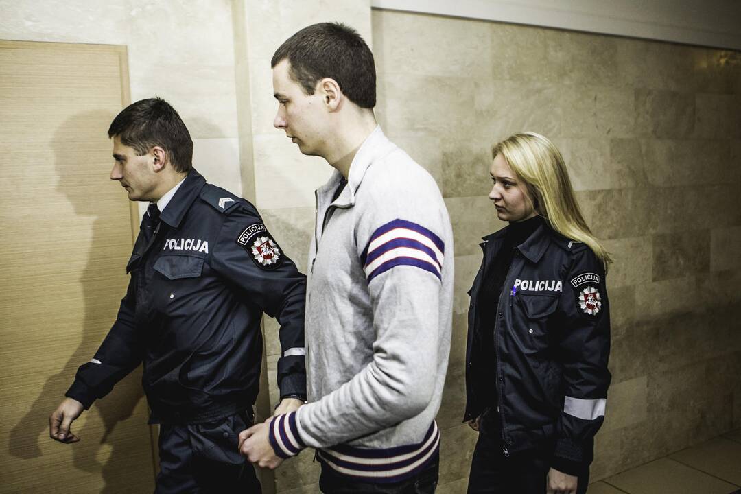 Šilainiuose mamą ir dukrą pražudęs 20-metis savo kaltę pripažino