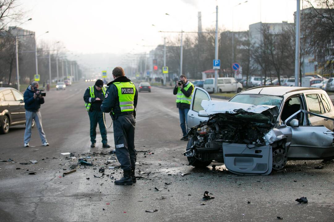 Kaune antradienio rytą susidūrė du automobiliai