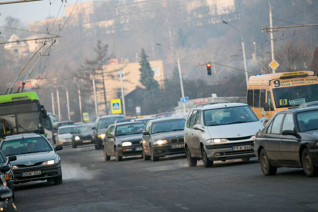 Kaune antradienio rytą susidūrė du automobiliai
