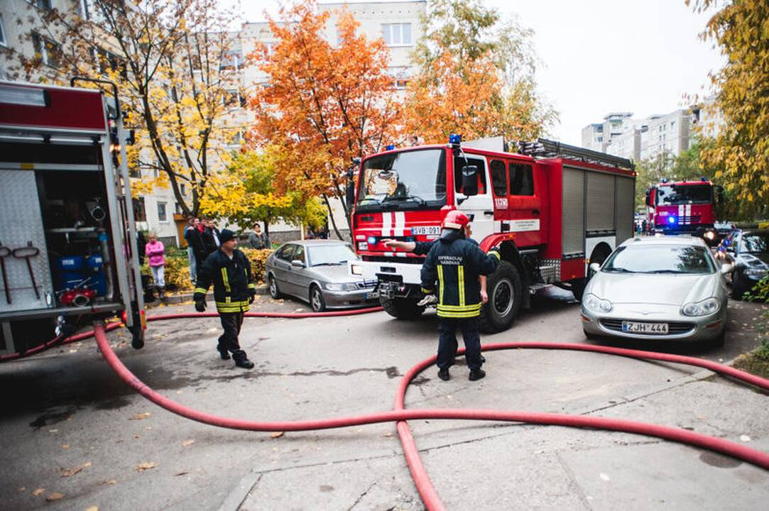 S. Žukausko gatvėje degė daugiabutis