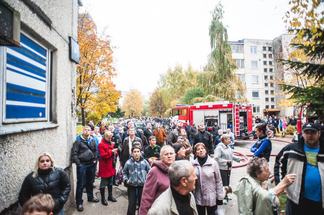 S. Žukausko gatvėje degė daugiabutis
