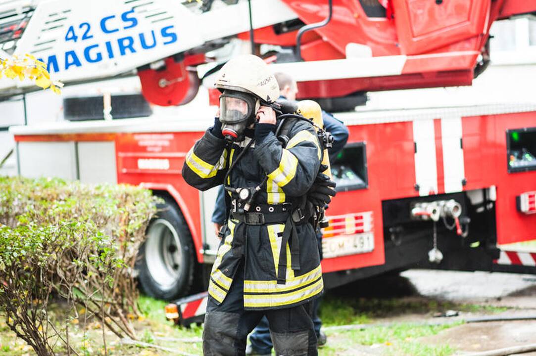 S. Žukausko gatvėje degė daugiabutis