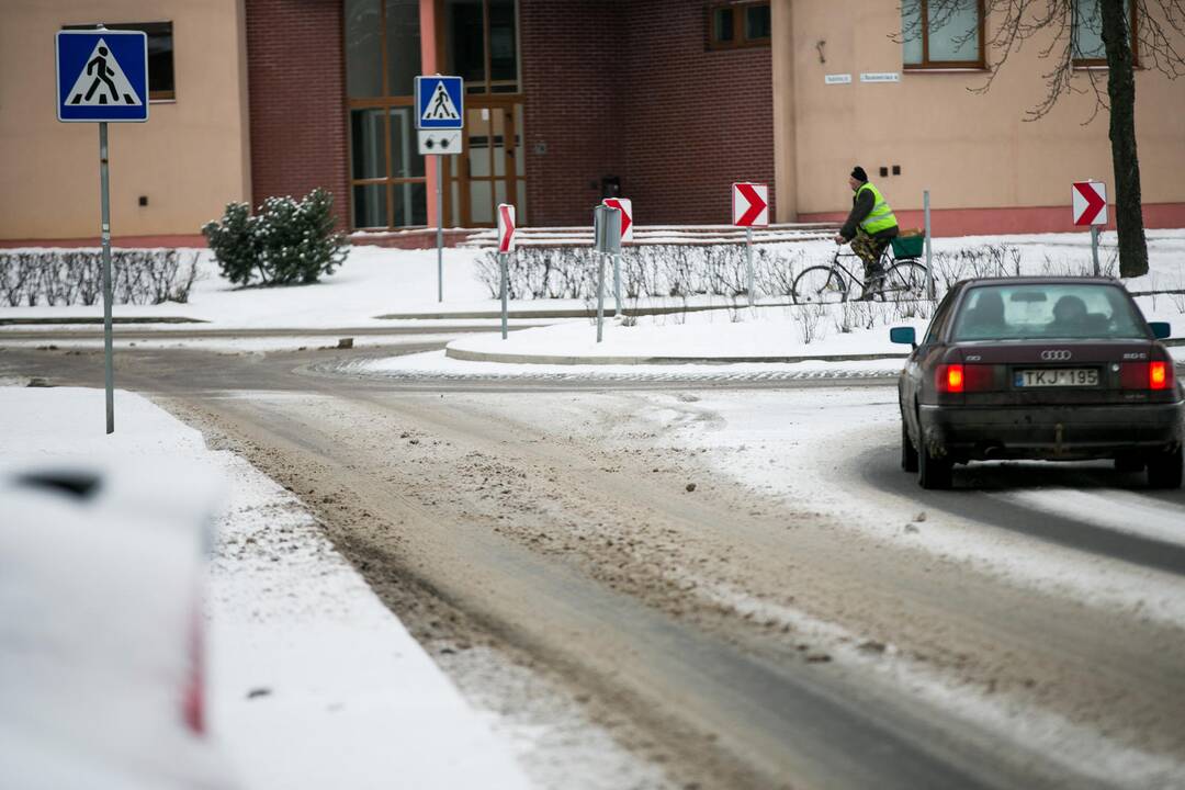 Sniegas Kauno keliuose