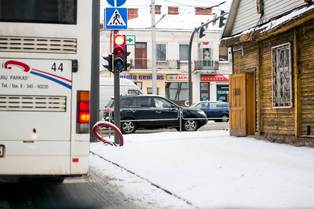 Sniegas Kauno keliuose