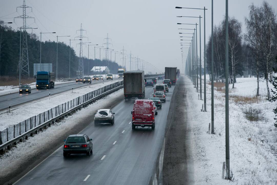 Sniegas Kauno keliuose