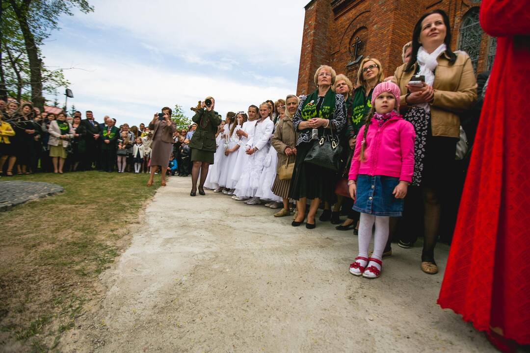 Vilkijoje atidengtas memorialinis akmuo su Valdo Adamkaus bareljefu