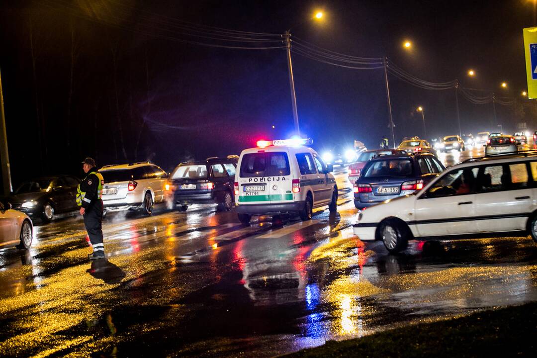 80-mečio vairuojamas mersedesas partrenkė du pėsčiuosius