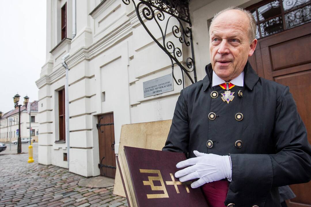 LDK piliečio paso eskizas iškilmingas išlydėtas iš Kauno į Vilnių