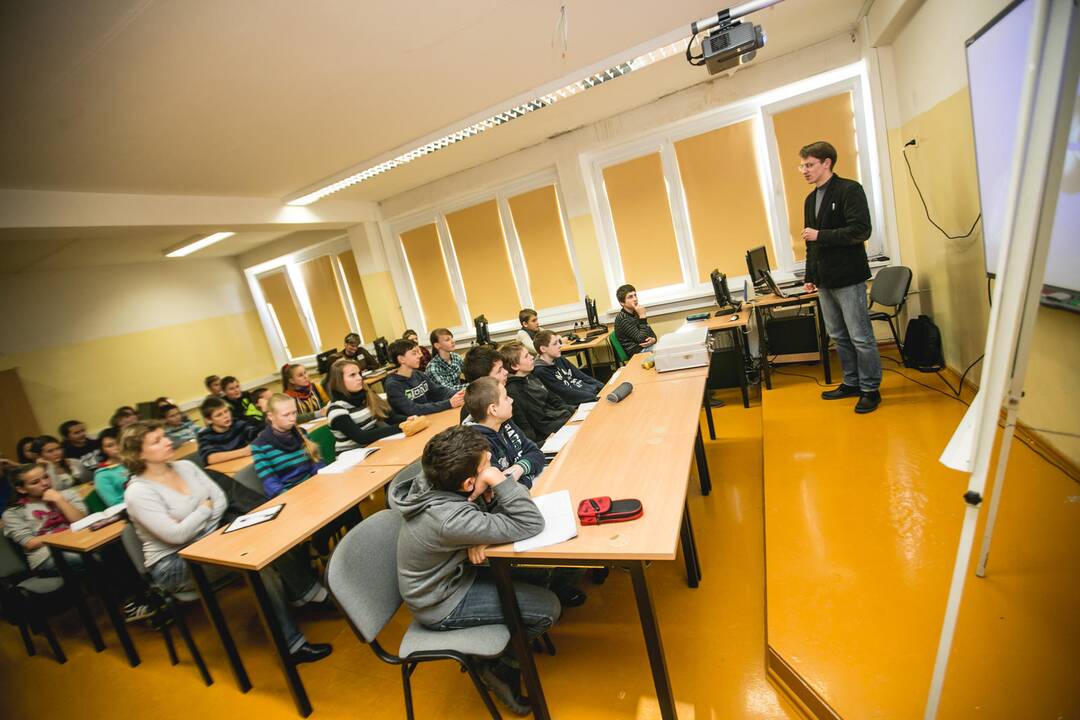Lietuviško palydovo pristatymas moksleiviams