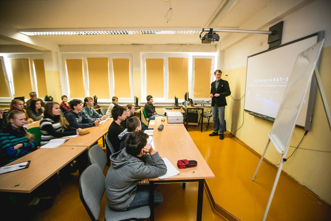 Lietuviško palydovo pristatymas moksleiviams