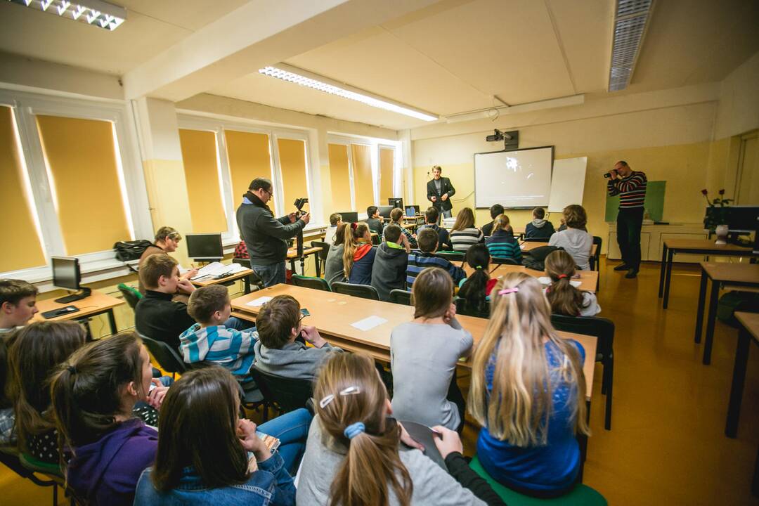 Lietuviško palydovo pristatymas moksleiviams