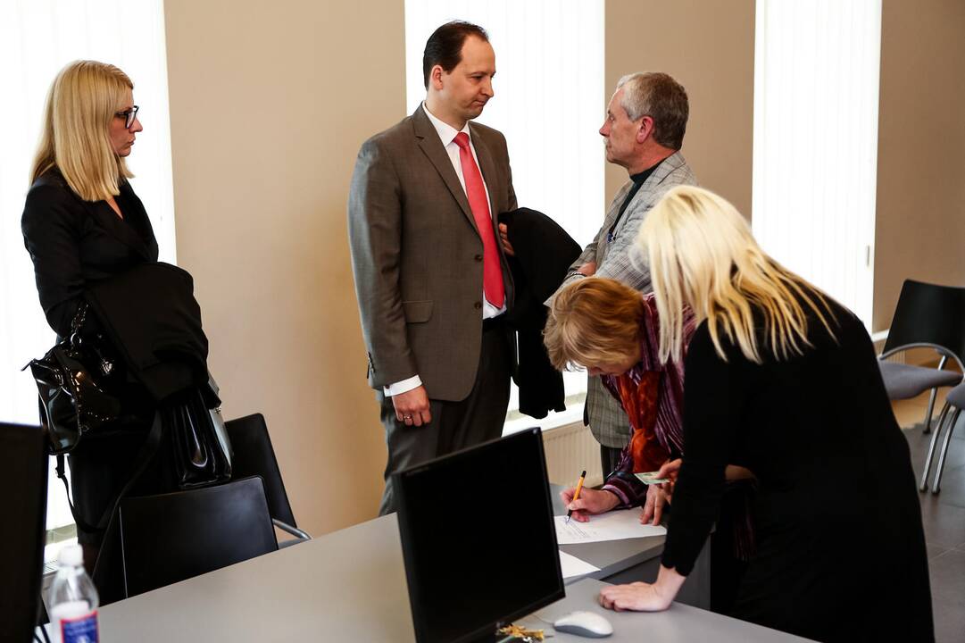 Slaugė dėl kūdikio mirties nuteista 4 metams nelaisvės