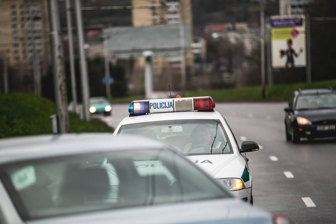 Per avariją Nuokalnės g. suknežinti du automobiliai