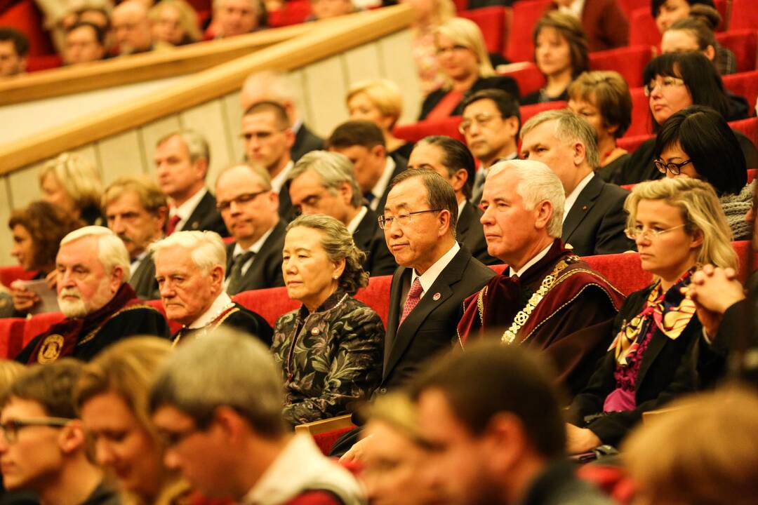 Jungtinių Tautų vadovui Kaune suteiktas VDU garbės daktaro vardas